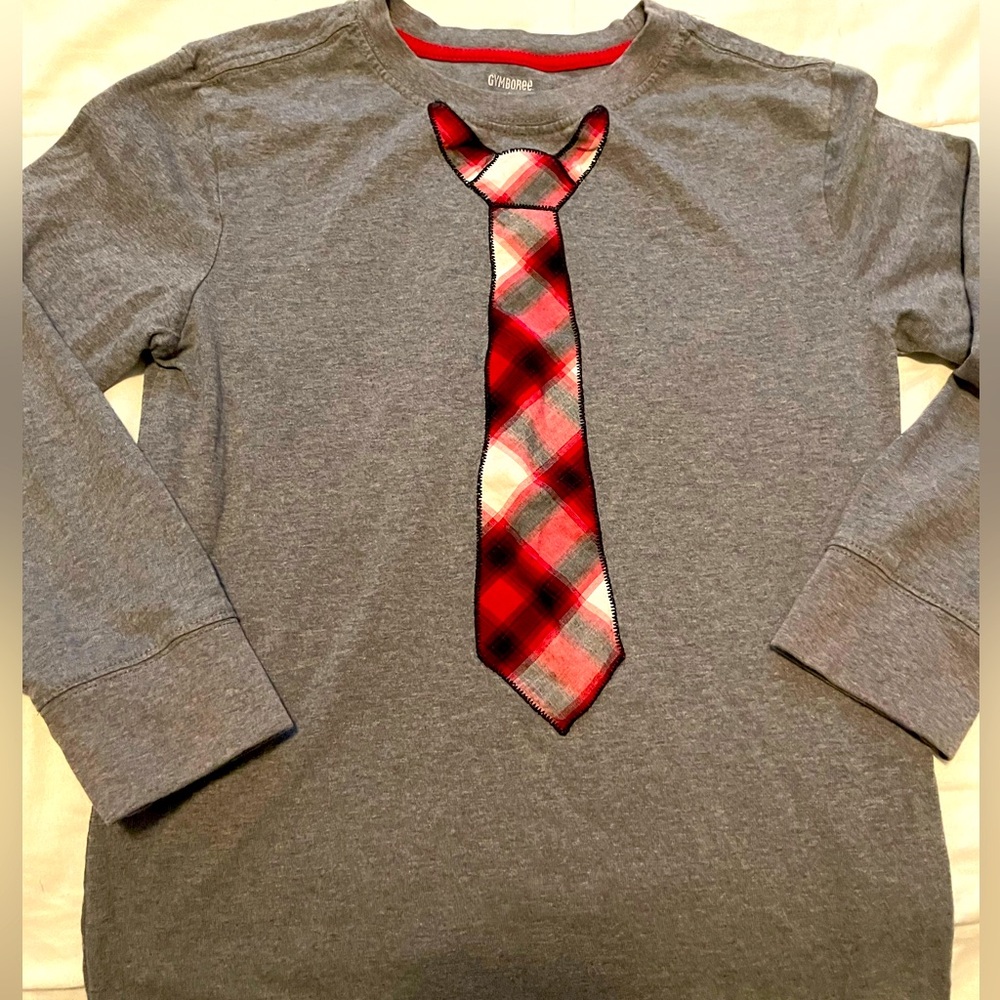 Grey long sleeve With tie print colorful. Used